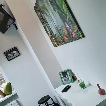 Two Streets One Stefana & Damrota Daire