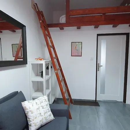 Two Streets One Stefana & Damrota