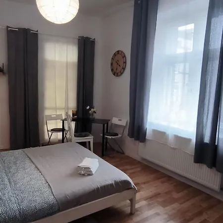 Two Streets One Stefana & Damrota