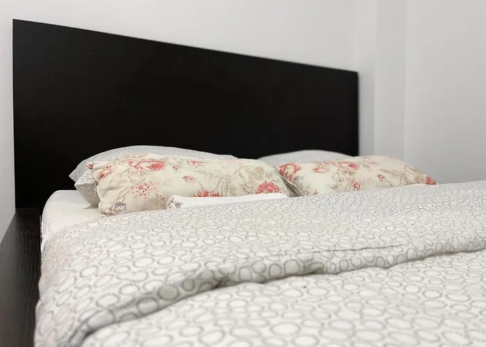 Two Streets One Stefana & Damrota *