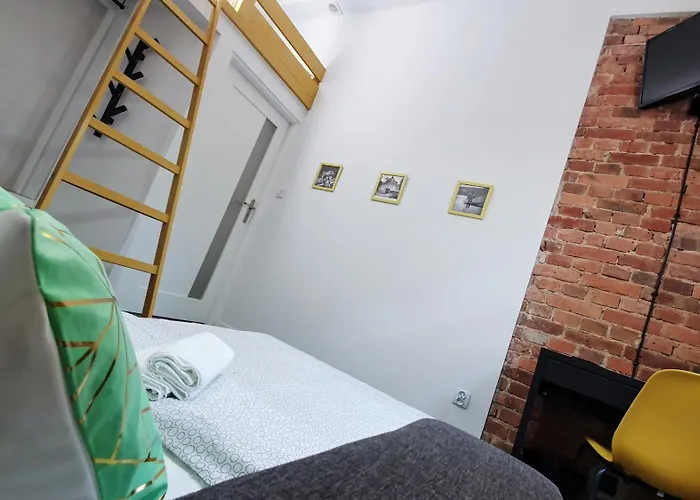 Two Streets One Stefana & Damrota *