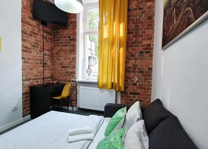 Two Streets One Stefana & Damrota Daire