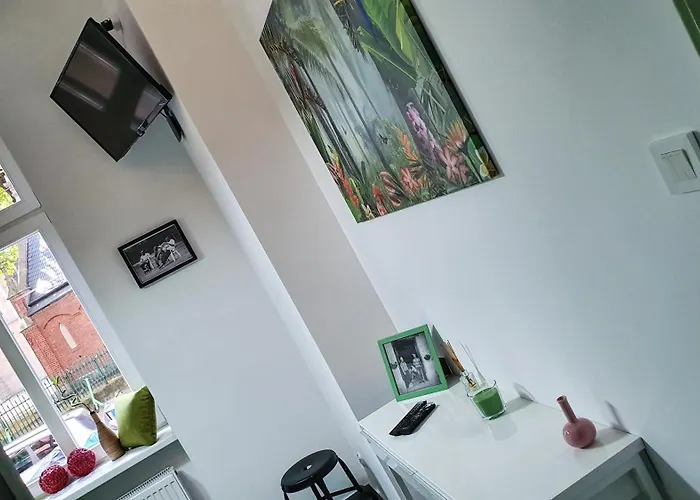 Two Streets One Stefana & Damrota Daire