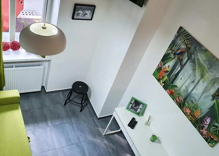 Two Streets One Stefana & Damrota *