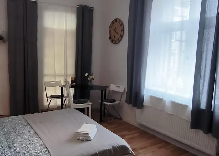 Two Streets One Stefana & Damrota